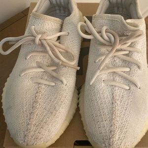 Yeezy Boost 350 v2 - TRIPLE WHITE